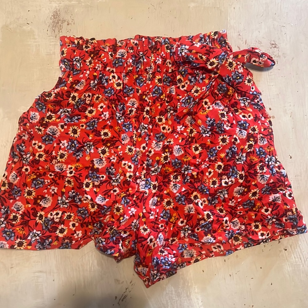 Flowy floral shorts
